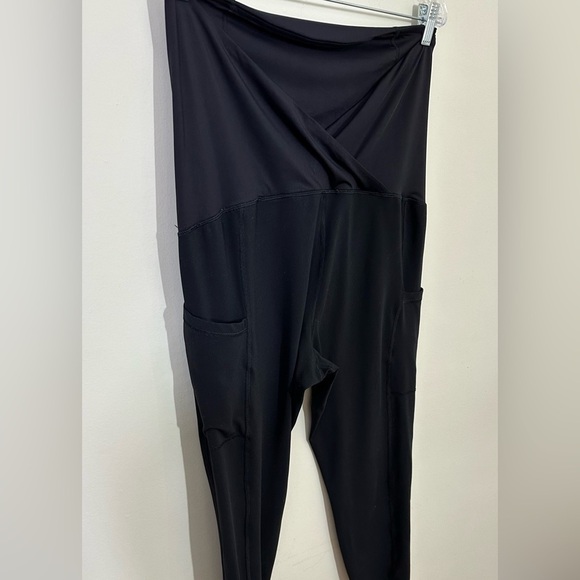 Isabel sz XXL maternity athleisure pant in black Cross over front Hardly worn - Picture 10 of 14